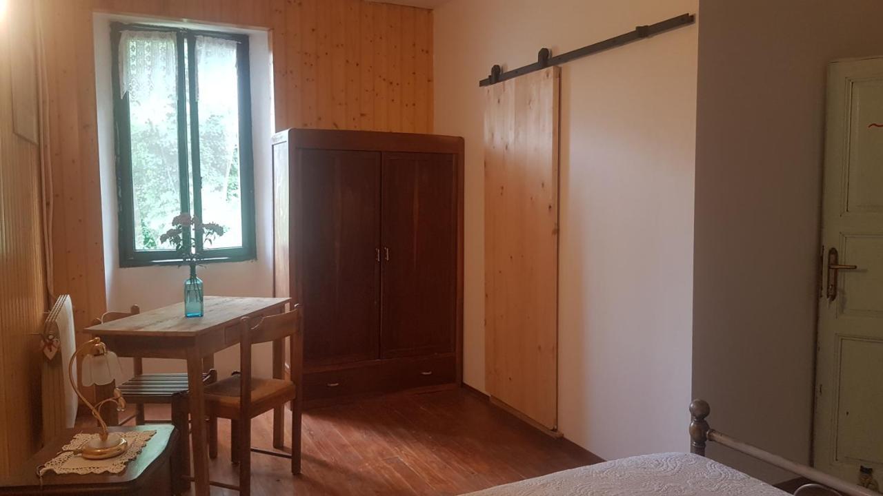 B&B Il Gatto Nero Castelveccana Luaran gambar