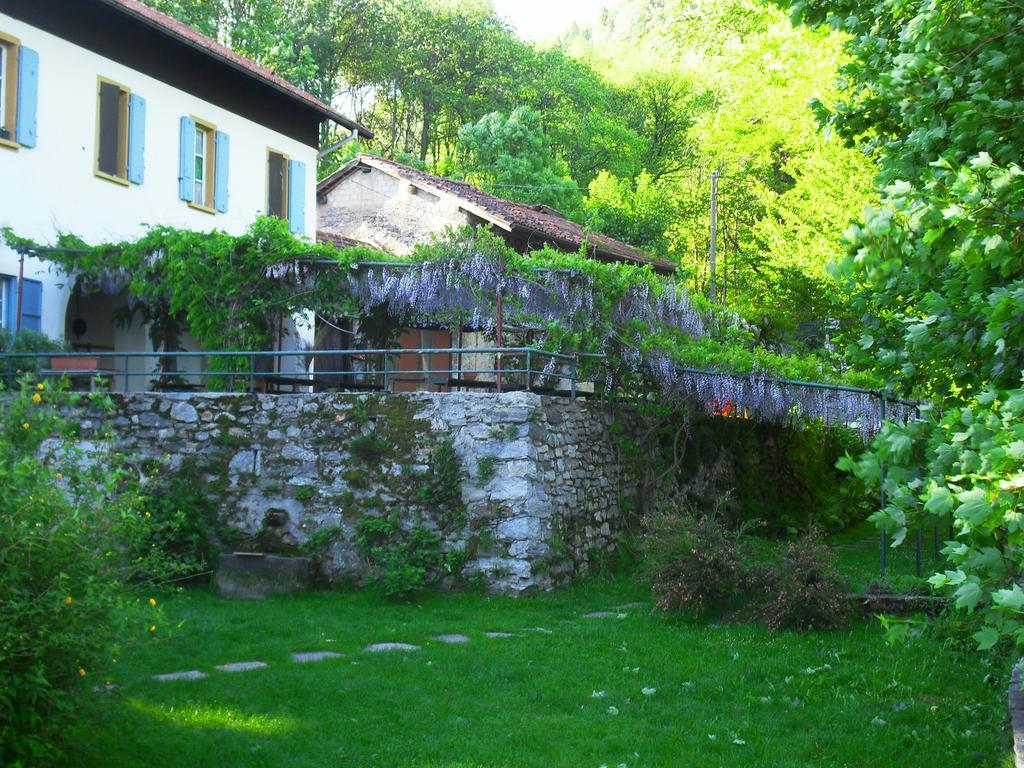 B&B Il Gatto Nero Castelveccana Luaran gambar