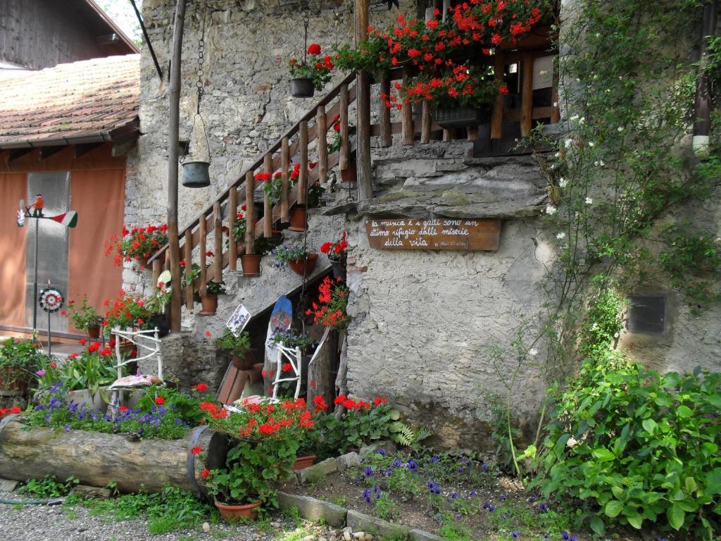 B&B Il Gatto Nero Castelveccana Luaran gambar