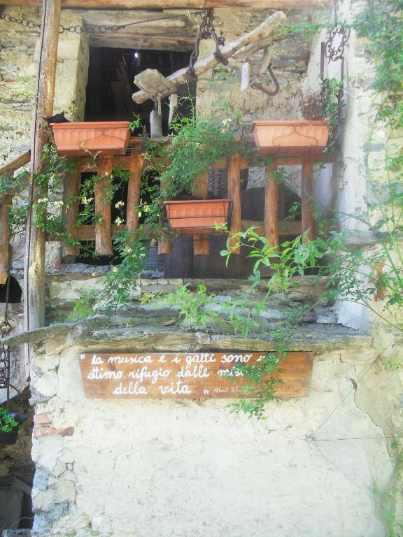 B&B Il Gatto Nero Castelveccana Luaran gambar