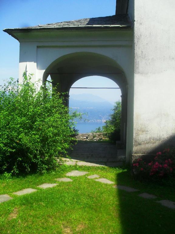 B&B Il Gatto Nero Castelveccana Luaran gambar